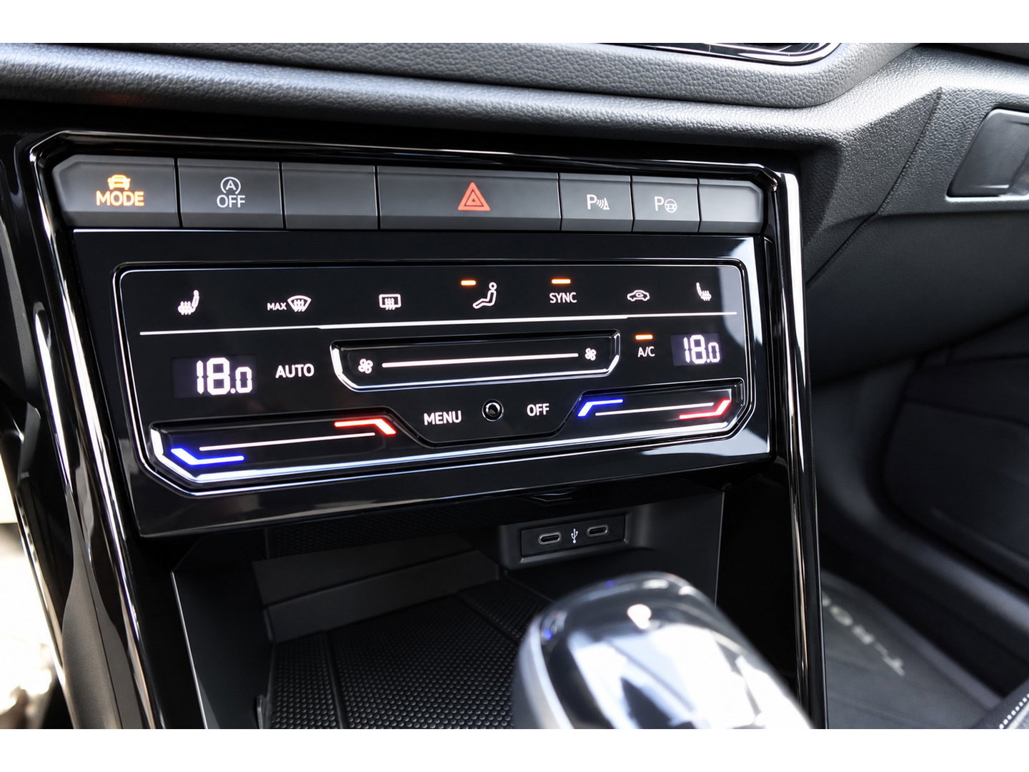 Volkswagen T-Roc 1.5 TSI R-Line Business+ PANO IQ.LIGHT ACC VOL