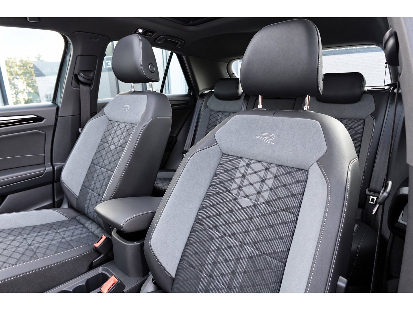 Volkswagen T-Roc 1.5 TSI R-Line Business+ PANO IQ.LIGHT ACC VOL