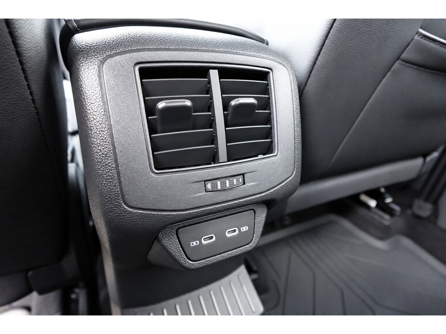 Volkswagen T-Roc 1.5 TSI R-Line Business+ PANO IQ.LIGHT ACC VOL