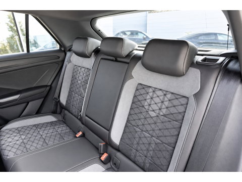Volkswagen T-Roc 1.5 TSI R-Line Business+ PANO IQ.LIGHT ACC VOL