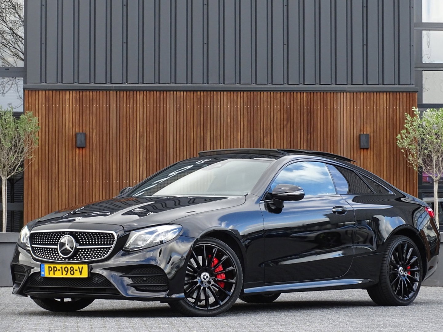 Mercedes-Benz E-Klasse Coupé 400 4 Matic 334PK AMG Edition 1 / Burmester *NAP*