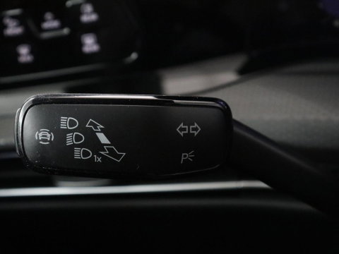 Volkswagen Golf 1.4 eHybrid GTE | SOH 90,0% | Panoramadak | Leder | Adaptive cruise | Memory | Trekhaak | Stuur/stoel verwarming | Stoelventilatie | Camera | Park assist | Carplay | Climate control