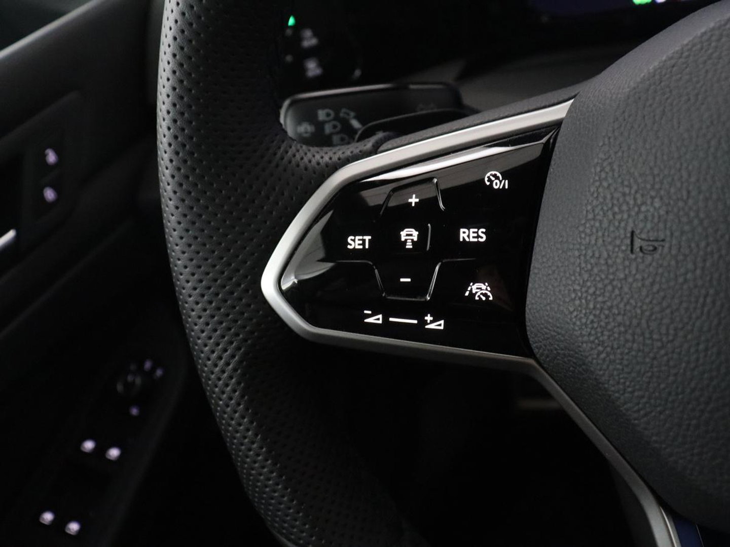 Volkswagen Golf 1.4 eHybrid GTE | SOH 90,0% | Panoramadak | Leder | Adaptive cruise | Memory | Trekhaak | Stuur/stoel verwarming | Stoelventilatie | Camera | Park assist | Carplay | Climate control