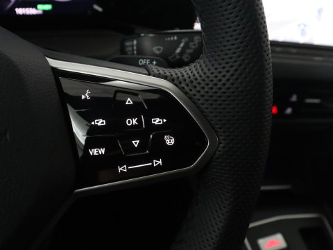 Volkswagen Golf 1.4 eHybrid GTE | SOH 90,0% | Panoramadak | Leder | Adaptive cruise | Memory | Trekhaak | Stuur/stoel verwarming | Stoelventilatie | Camera | Park assist | Carplay | Climate control