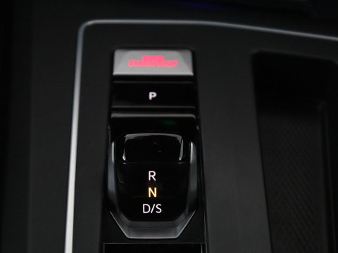 Volkswagen Golf 1.4 eHybrid GTE | SOH 90,0% | Panoramadak | Leder | Adaptive cruise | Memory | Trekhaak | Stuur/stoel verwarming | Stoelventilatie | Camera | Park assist | Carplay | Climate control