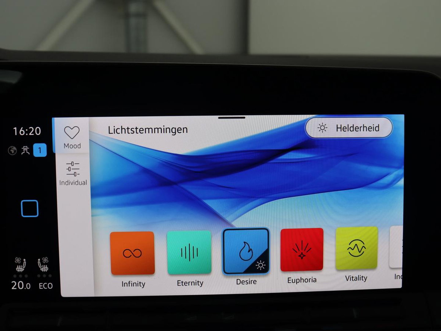 Volkswagen Golf 1.4 eHybrid GTE | SOH 90,0% | Panoramadak | Leder | Adaptive cruise | Memory | Trekhaak | Stuur/stoel verwarming | Stoelventilatie | Camera | Park assist | Carplay | Climate control