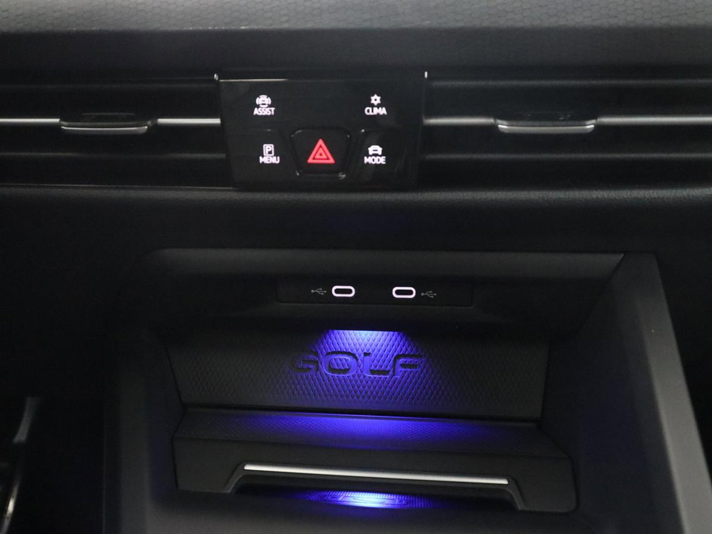 Volkswagen Golf 1.4 eHybrid GTE | SOH 90,0% | Panoramadak | Leder | Adaptive cruise | Memory | Trekhaak | Stuur/stoel verwarming | Stoelventilatie | Camera | Park assist | Carplay | Climate control