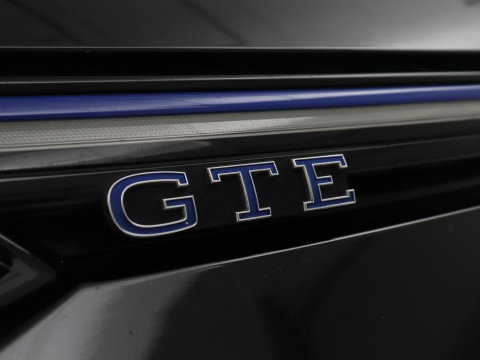 Volkswagen Golf 1.4 eHybrid GTE | SOH 90,0% | Panoramadak | Leder | Adaptive cruise | Memory | Trekhaak | Stuur/stoel verwarming | Stoelventilatie | Camera | Park assist | Carplay | Climate control
