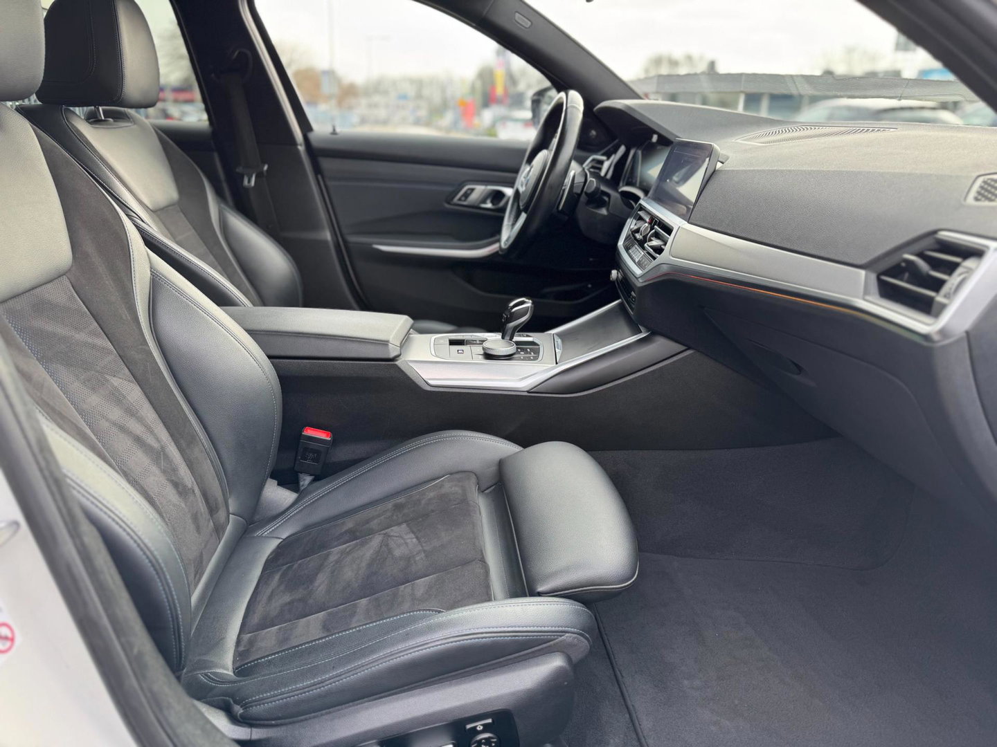 BMW 3-serie 330e High Executive M Pakket Dakje Leder Trekhaak HeadUp