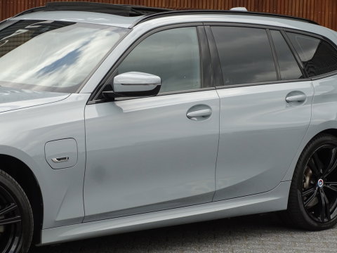 BMW 3 Serie Touring 330e 292PK X-Drive M-Sport / Brooklyn / 2022 / pano / LED