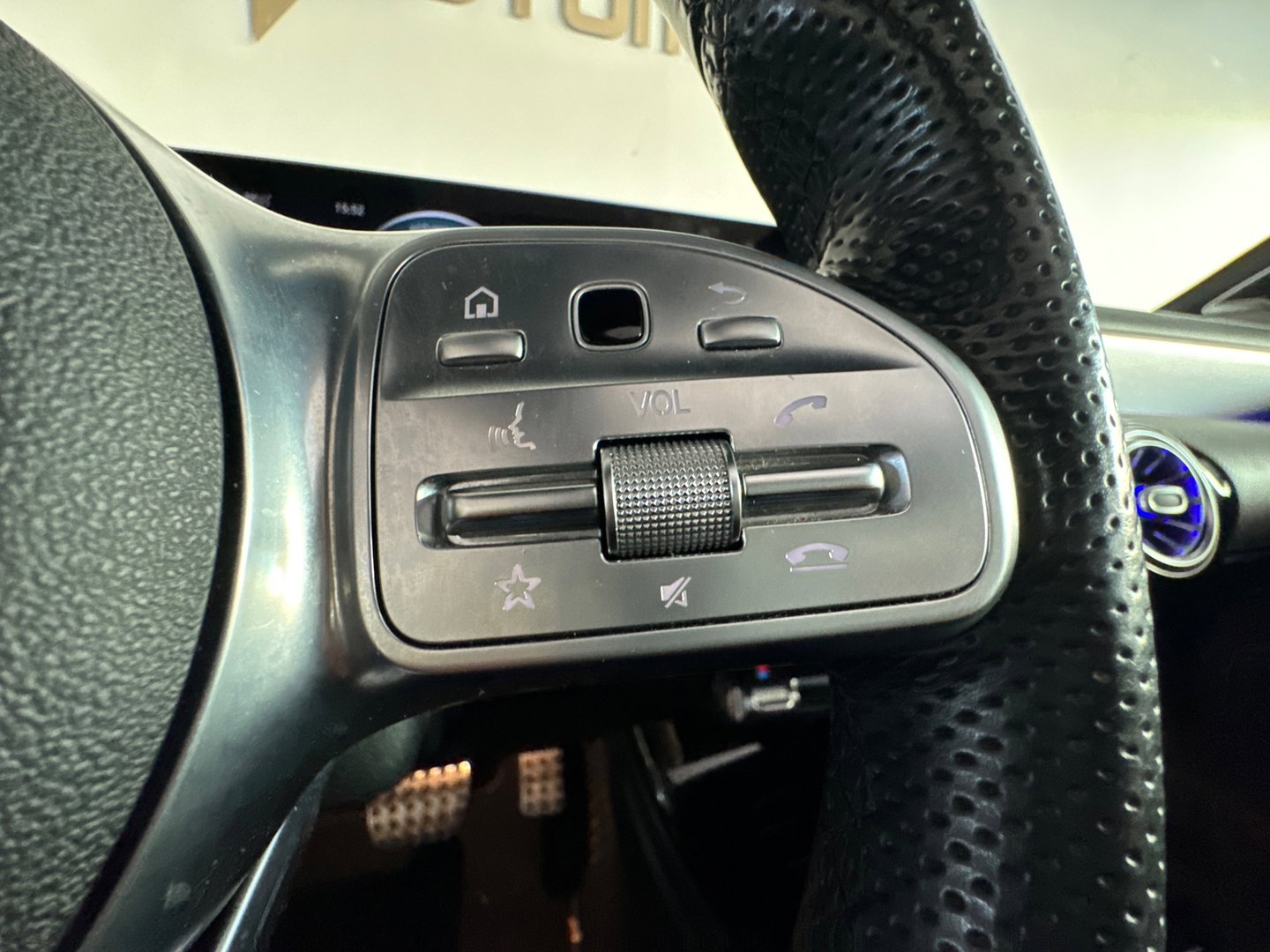 Mercedes-Benz A-Klasse 220 AMG Pano|Stoelverkoeling|Camera |ACC|Sfeer