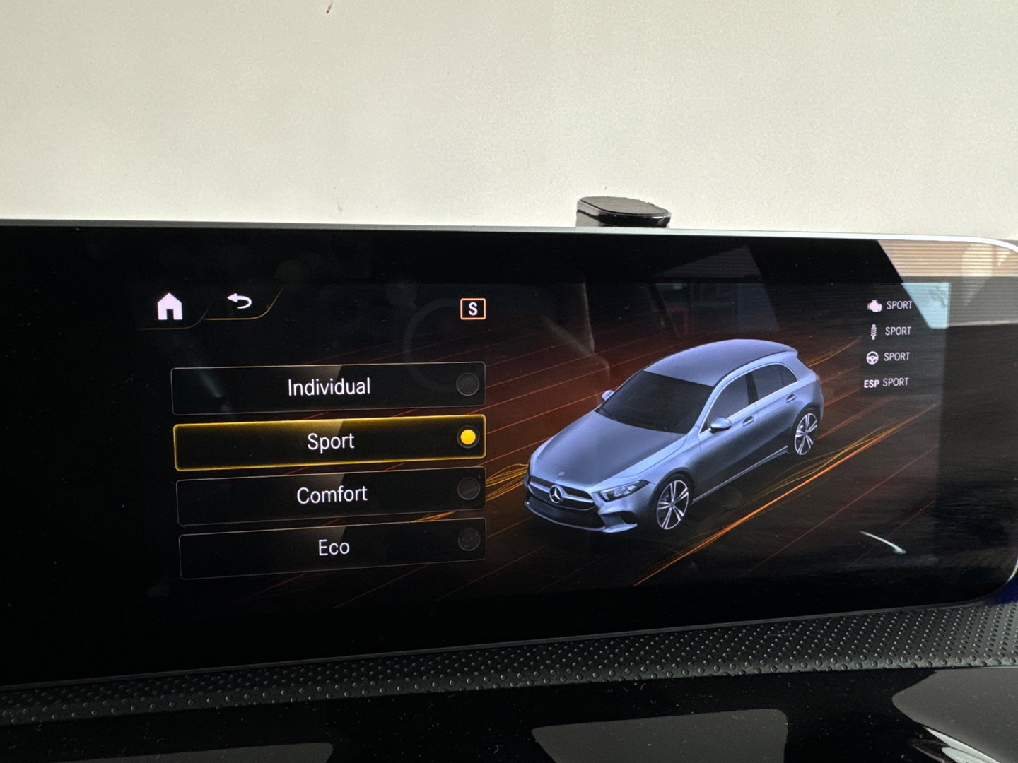 Mercedes-Benz A-Klasse 220 AMG Pano|Stoelverkoeling|Camera |ACC|Sfeer