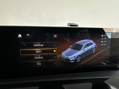 Mercedes-Benz A-Klasse 220 AMG Pano|Stoelverkoeling|Camera |ACC|Sfeer