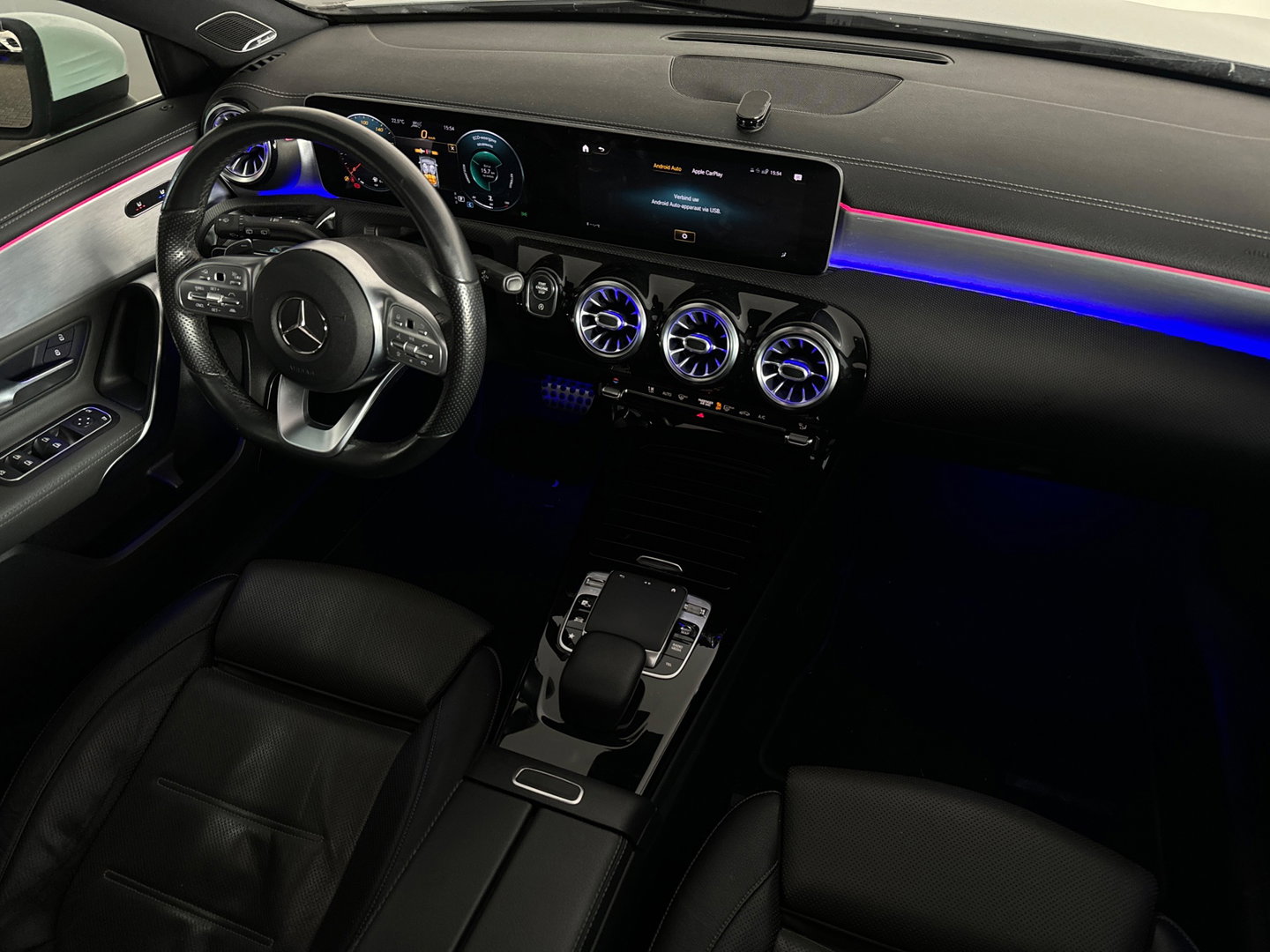 Mercedes-Benz A-Klasse 220 AMG Pano|Stoelverkoeling|Camera |ACC|Sfeer