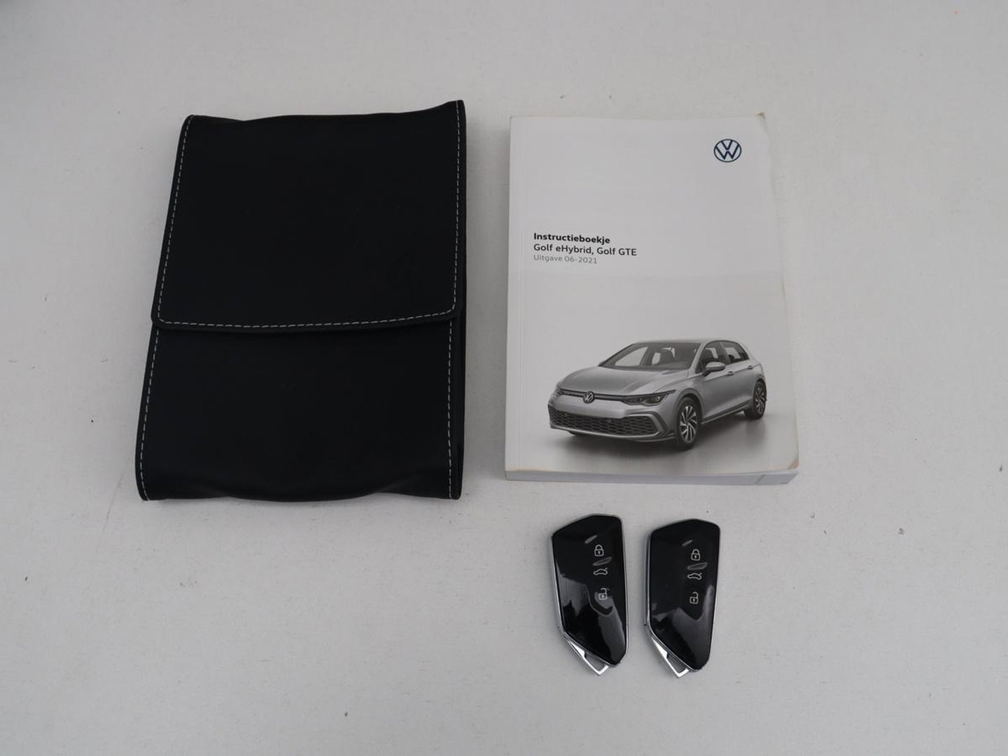 Volkswagen Golf 1.4 eHybrid GTE | SOH 90,0% | Panoramadak | Leder | Adaptive cruise | Memory | Trekhaak | Stuur/stoel verwarming | Stoelventilatie | Camera | Park assist | Carplay | Climate control