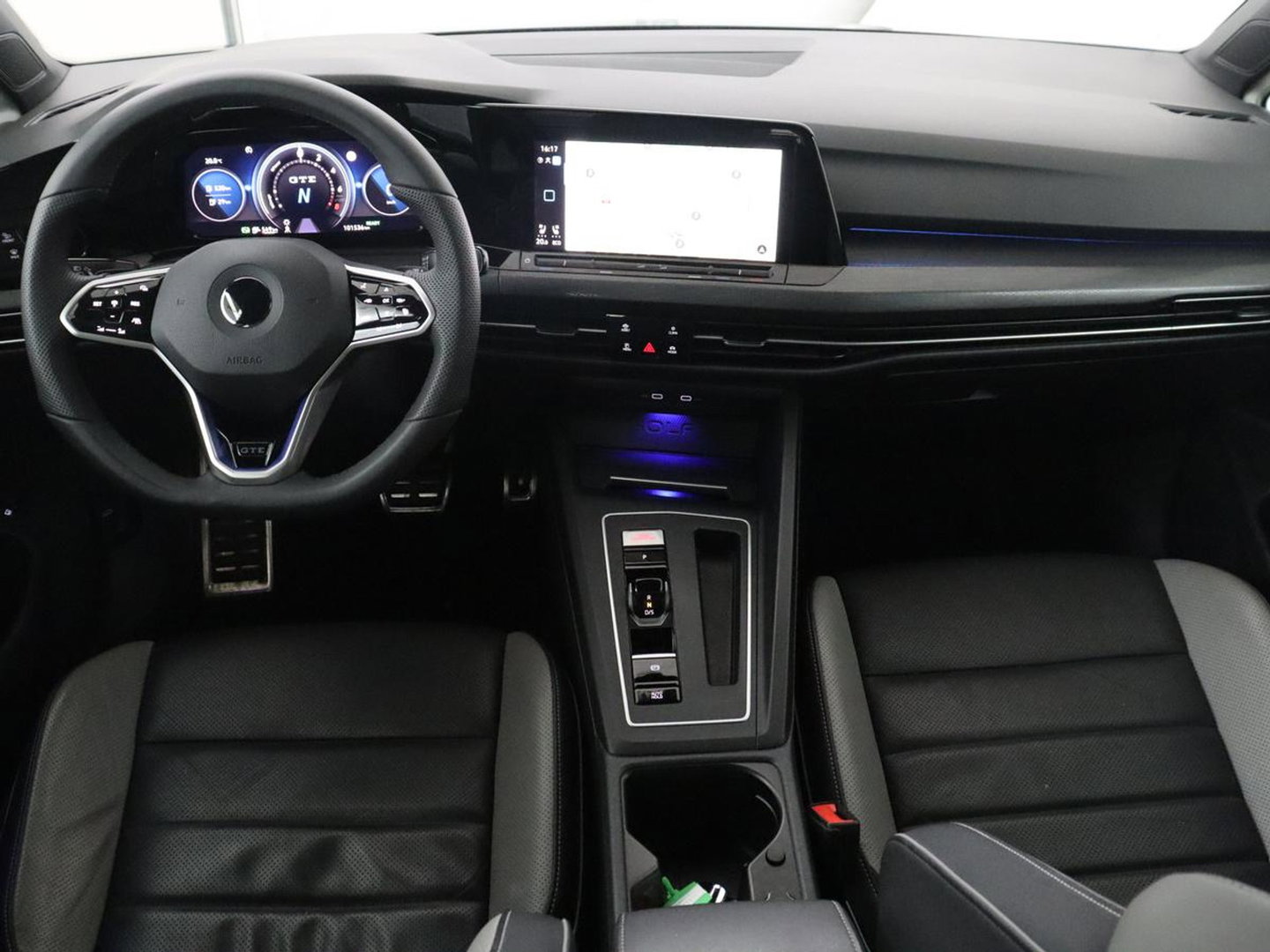 Volkswagen Golf 1.4 eHybrid GTE | SOH 90,0% | Panoramadak | Leder | Adaptive cruise | Memory | Trekhaak | Stuur/stoel verwarming | Stoelventilatie | Camera | Park assist | Carplay | Climate control