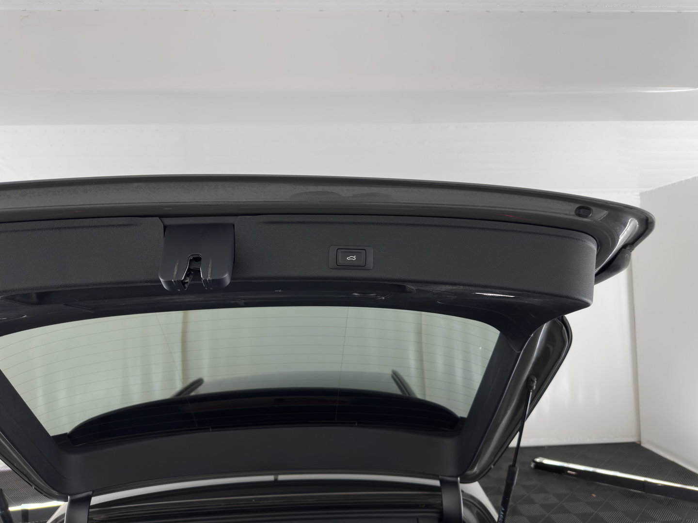 Audi A4 Avant 40 TFSI S edition (INCL.BTW) Aut. *LEATHER-MICROFIBRE | FULL-LED | HEATED-SPORTSEATS | KEYLESS | DIGI-COCKPIT | AMBIENT-LIGHT | NAVI-FULLMAP | PRIVACY-GLASS | SHIFT-PADDLES | ECC | PDC | CRUISE | 18''ALU*
