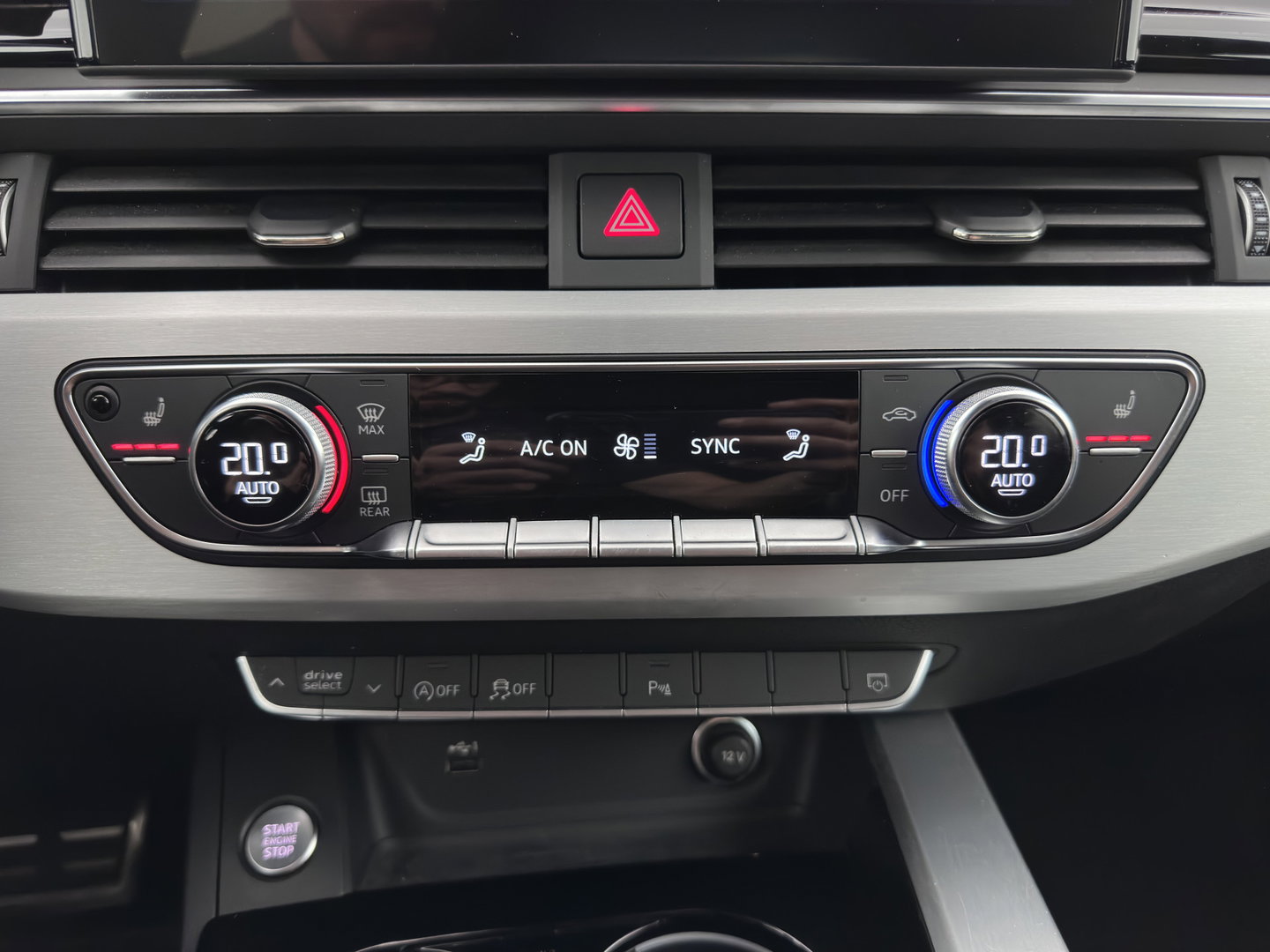 Audi A4 Avant 40 TFSI S edition (INCL.BTW) Aut. *LEATHER-MICROFIBRE | FULL-LED | HEATED-SPORTSEATS | KEYLESS | DIGI-COCKPIT | AMBIENT-LIGHT | NAVI-FULLMAP | PRIVACY-GLASS | SHIFT-PADDLES | ECC | PDC | CRUISE | 18''ALU*