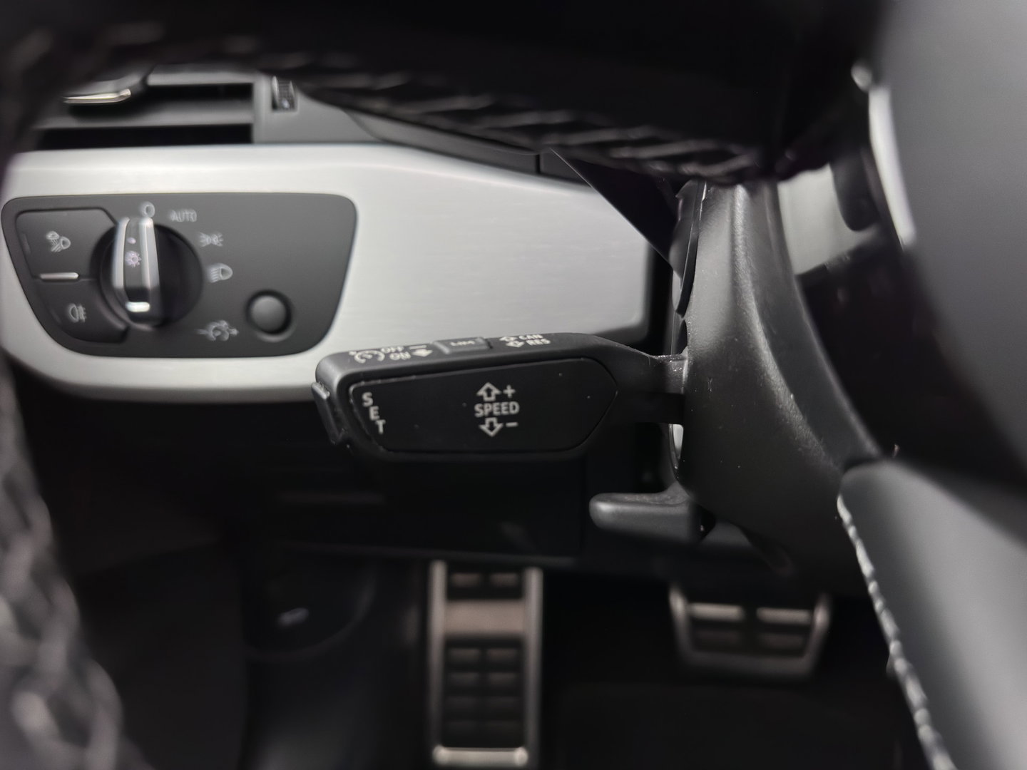 Audi A4 Avant 40 TFSI S edition (INCL.BTW) Aut. *LEATHER-MICROFIBRE | FULL-LED | HEATED-SPORTSEATS | KEYLESS | DIGI-COCKPIT | AMBIENT-LIGHT | NAVI-FULLMAP | PRIVACY-GLASS | SHIFT-PADDLES | ECC | PDC | CRUISE | 18''ALU*
