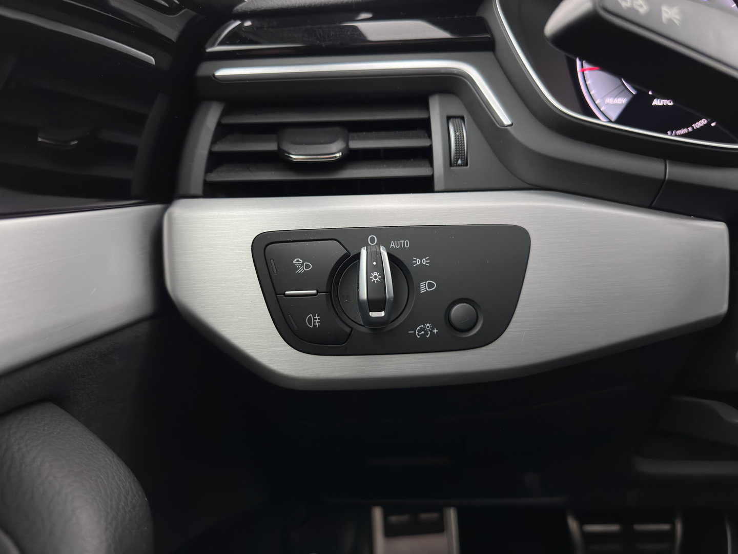 Audi A4 Avant 40 TFSI S edition (INCL.BTW) Aut. *LEATHER-MICROFIBRE | FULL-LED | HEATED-SPORTSEATS | KEYLESS | DIGI-COCKPIT | AMBIENT-LIGHT | NAVI-FULLMAP | PRIVACY-GLASS | SHIFT-PADDLES | ECC | PDC | CRUISE | 18''ALU*
