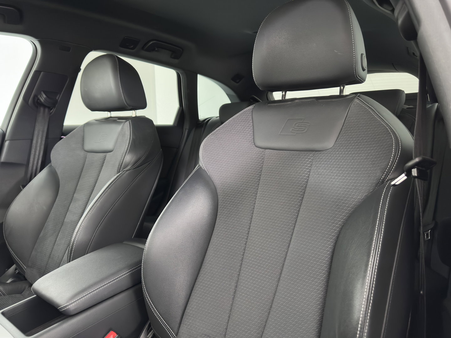 Audi A4 Avant 40 TFSI S edition (INCL.BTW) Aut. *LEATHER-MICROFIBRE | FULL-LED | HEATED-SPORTSEATS | KEYLESS | DIGI-COCKPIT | AMBIENT-LIGHT | NAVI-FULLMAP | PRIVACY-GLASS | SHIFT-PADDLES | ECC | PDC | CRUISE | 18''ALU*