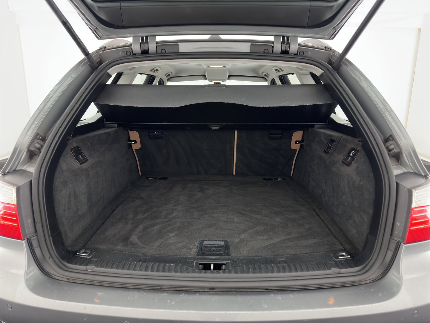 BMW 5 Serie Touring 520i Corporate Lease Business Line Edition I Aut. *LEATHER | COMFORT-SEATS | NAVI-FULLMAP | ECC | PDC | CRUISE | 17''ALU | TOWBAR*