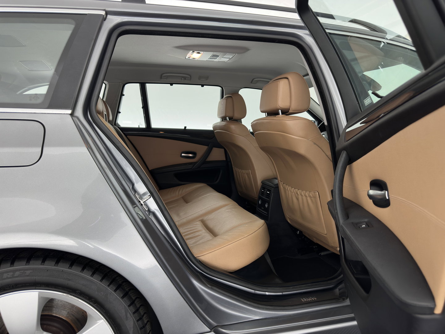 BMW 5 Serie Touring 520i Corporate Lease Business Line Edition I Aut. *LEATHER | COMFORT-SEATS | NAVI-FULLMAP | ECC | PDC | CRUISE | 17''ALU | TOWBAR*
