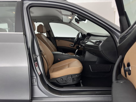 BMW 5 Serie Touring 520i Corporate Lease Business Line Edition I Aut. *LEATHER | COMFORT-SEATS | NAVI-FULLMAP | ECC | PDC | CRUISE | 17''ALU | TOWBAR*