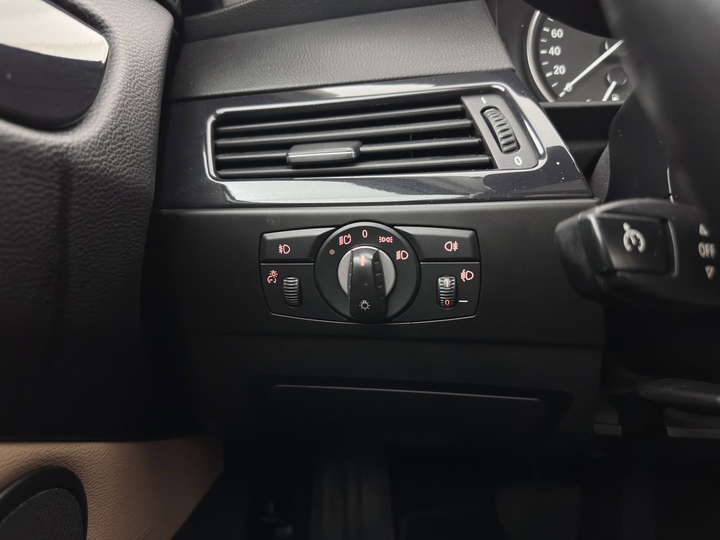 BMW 5 Serie Touring 520i Corporate Lease Business Line Edition I Aut. *LEATHER | COMFORT-SEATS | NAVI-FULLMAP | ECC | PDC | CRUISE | 17''ALU | TOWBAR*
