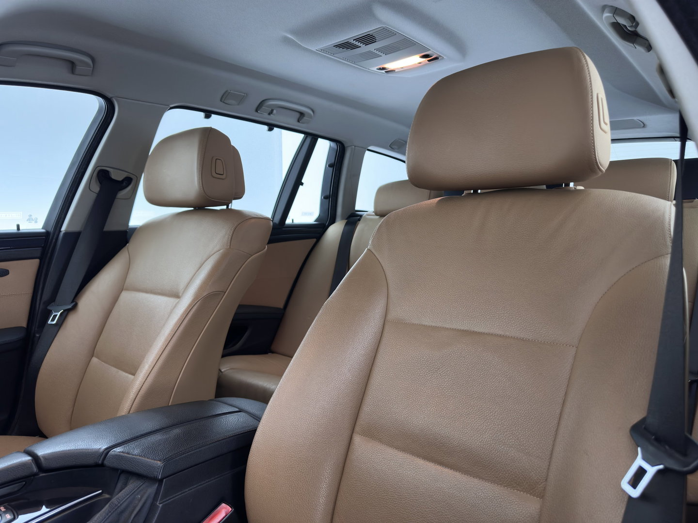 BMW 5 Serie Touring 520i Corporate Lease Business Line Edition I Aut. *LEATHER | COMFORT-SEATS | NAVI-FULLMAP | ECC | PDC | CRUISE | 17''ALU | TOWBAR*