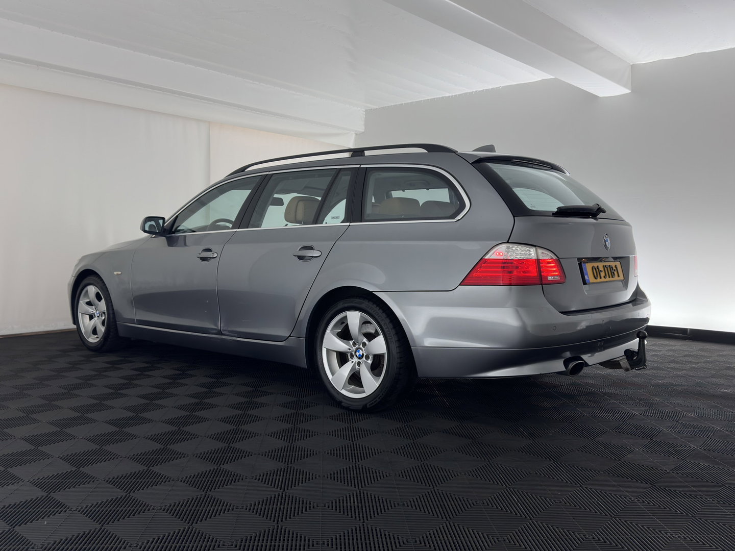 BMW 5 Serie Touring 520i Corporate Lease Business Line Edition I Aut. *LEATHER | COMFORT-SEATS | NAVI-FULLMAP | ECC | PDC | CRUISE | 17''ALU | TOWBAR*