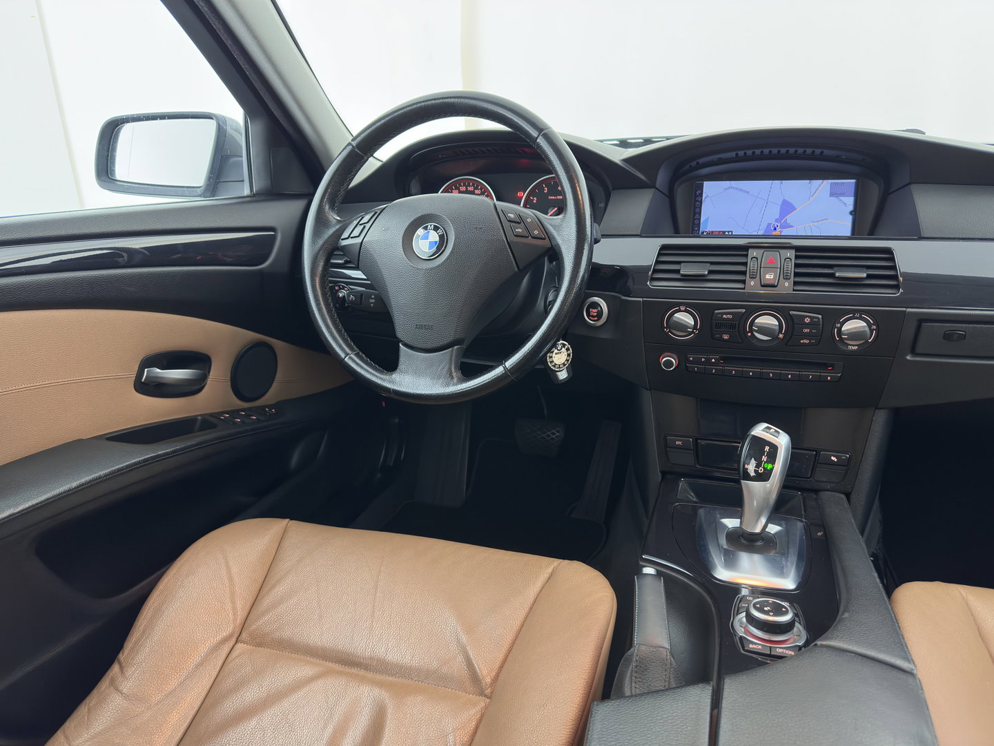 BMW 5 Serie Touring 520i Corporate Lease Business Line Edition I Aut. *LEATHER | COMFORT-SEATS | NAVI-FULLMAP | ECC | PDC | CRUISE | 17''ALU | TOWBAR*