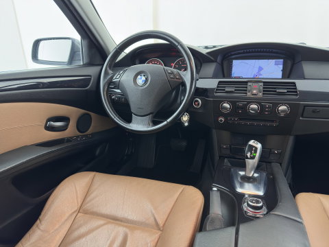 BMW 5 Serie Touring 520i Corporate Lease Business Line Edition I Aut. *LEATHER | COMFORT-SEATS | NAVI-FULLMAP | ECC | PDC | CRUISE | 17''ALU | TOWBAR*
