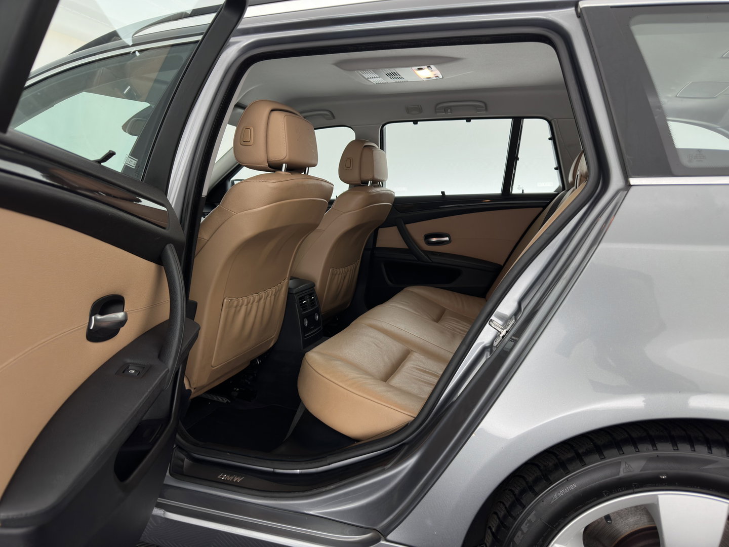 BMW 5 Serie Touring 520i Corporate Lease Business Line Edition I Aut. *LEATHER | COMFORT-SEATS | NAVI-FULLMAP | ECC | PDC | CRUISE | 17''ALU | TOWBAR*