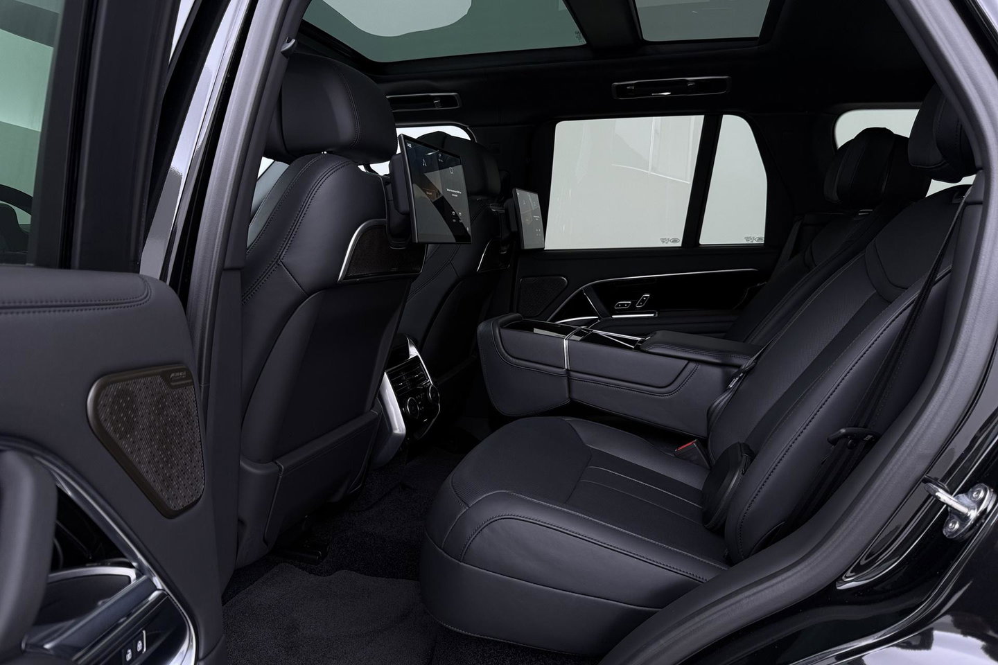 Land Rover Range Rover 3.0 P550e Autobiography | Rear Seat Entertainment | Meridian Signature | 23 Inch | ClearSight | Luchtvering | Massage