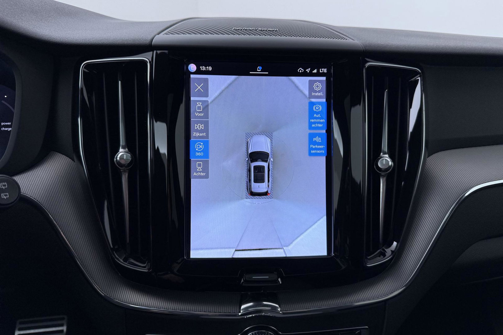 Volvo XC60 T6 R-Design | Luchtvering | Harman/Kardon | Panoramadak | 360° Camera | Head-Up | Stoel+Stuurverwarming | 21 Inch | ACC