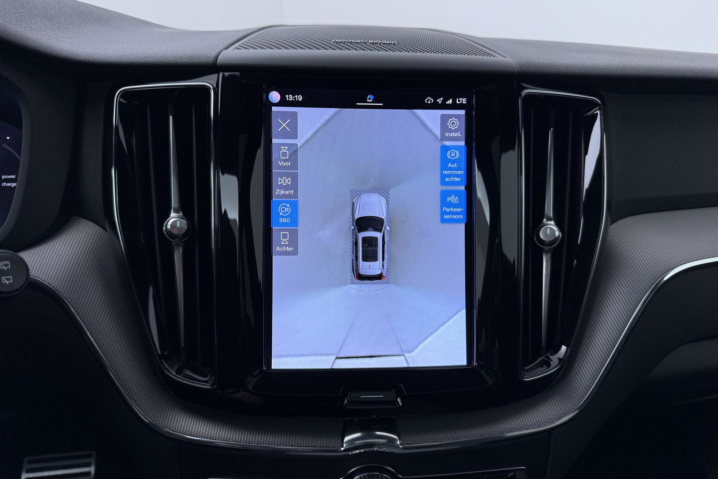 Volvo XC60 T6 R-Design | Luchtvering | Harman/Kardon | Panoramadak | 360° Camera | Head-Up | Stoel+Stuurverwarming | 21 Inch | ACC