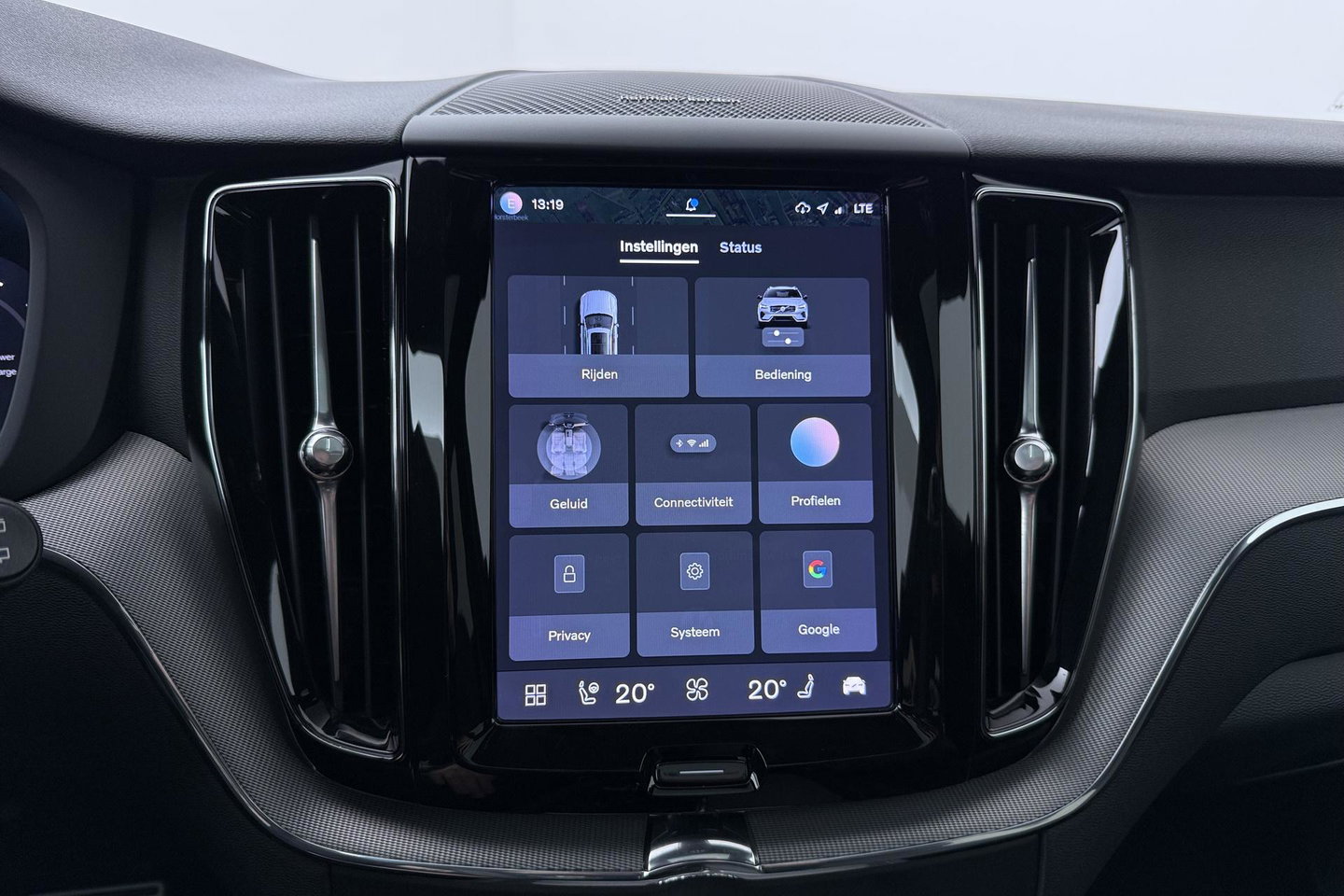 Volvo XC60 T6 R-Design | Luchtvering | Harman/Kardon | Panoramadak | 360° Camera | Head-Up | Stoel+Stuurverwarming | 21 Inch | ACC