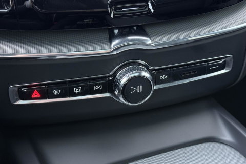 Volvo XC60 T6 R-Design | Luchtvering | Harman/Kardon | Panoramadak | 360° Camera | Head-Up | Stoel+Stuurverwarming | 21 Inch | ACC