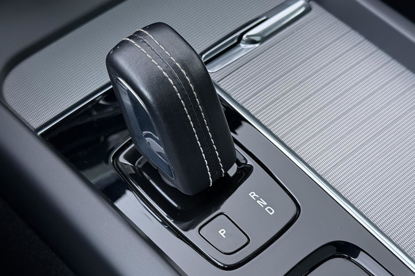 Volvo XC60 T6 R-Design | Luchtvering | Harman/Kardon | Panoramadak | 360° Camera | Head-Up | Stoel+Stuurverwarming | 21 Inch | ACC