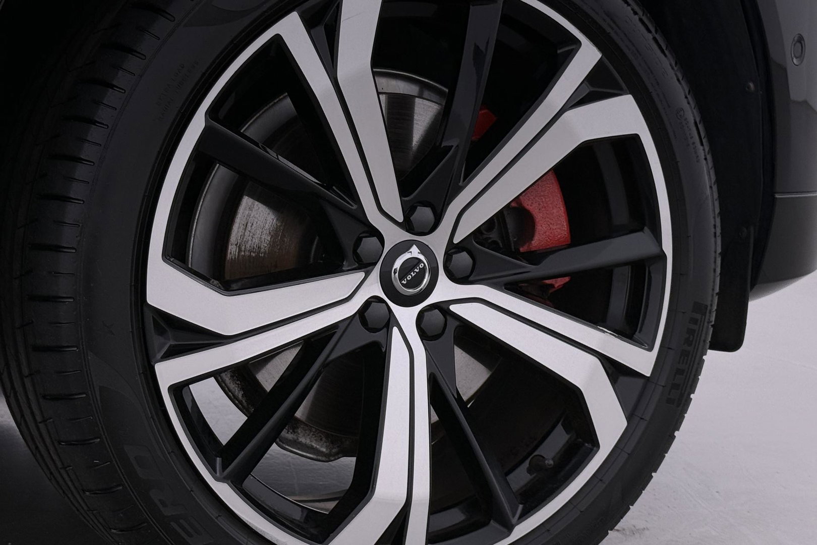 Volvo XC60 T6 R-Design | Luchtvering | Harman/Kardon | Panoramadak | 360° Camera | Head-Up | Stoel+Stuurverwarming | 21 Inch | ACC