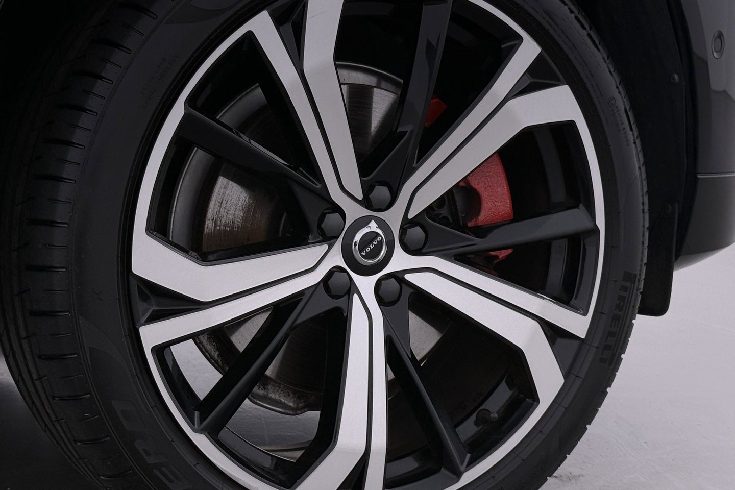 Volvo XC60 T6 R-Design | Luchtvering | Harman/Kardon | Panoramadak | 360° Camera | Head-Up | Stoel+Stuurverwarming | 21 Inch | ACC