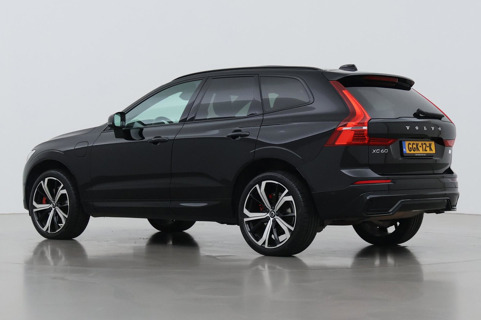Volvo XC60 T6 R-Design | Luchtvering | Harman/Kardon | Panoramadak | 360° Camera | Head-Up | Stoel+Stuurverwarming | 21 Inch | ACC