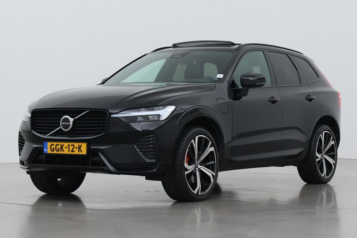Volvo XC60 T6 R-Design | Luchtvering | Harman/Kardon | Panoramadak | 360° Camera | Head-Up | Stoel+Stuurverwarming | 21 Inch | ACC