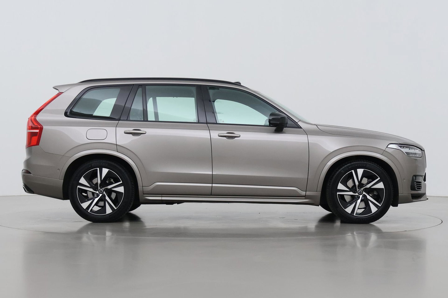 Volvo XC90 T8 Recharge R-Design | Luchtvering | B&W | Panoramadak | Stoelventilatie+Massage | 360° Camera | Head-up | Trekhaak