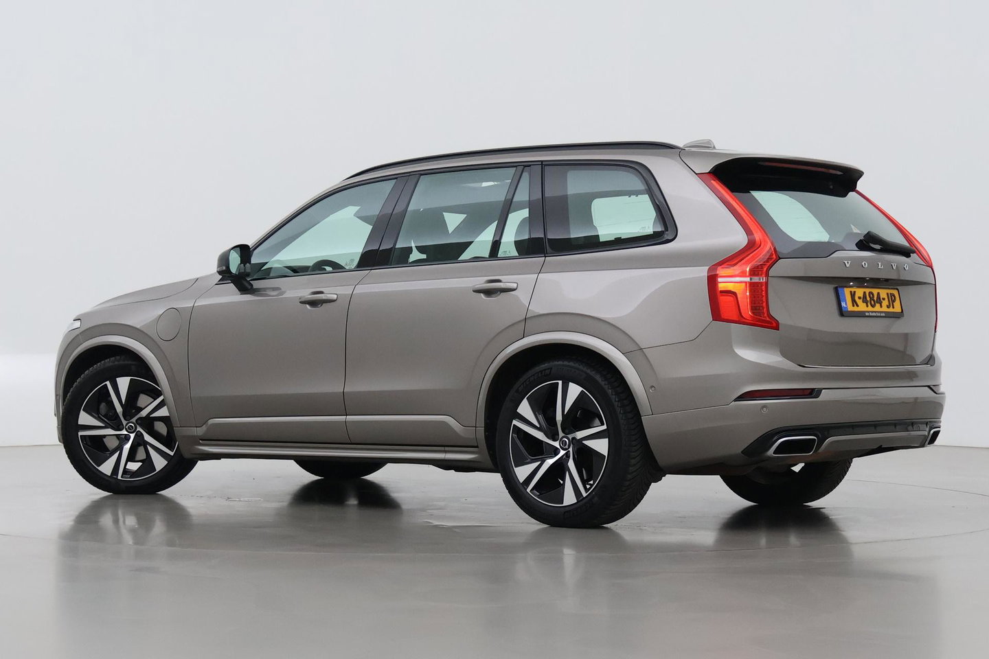 Volvo XC90 T8 Recharge R-Design | Luchtvering | B&W | Panoramadak | Stoelventilatie+Massage | 360° Camera | Head-up | Trekhaak