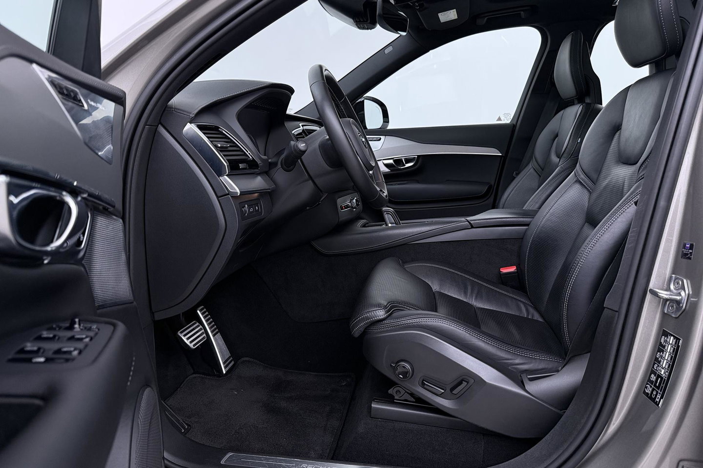 Volvo XC90 T8 Recharge R-Design | Luchtvering | B&W | Panoramadak | Stoelventilatie+Massage | 360° Camera | Head-up | Trekhaak