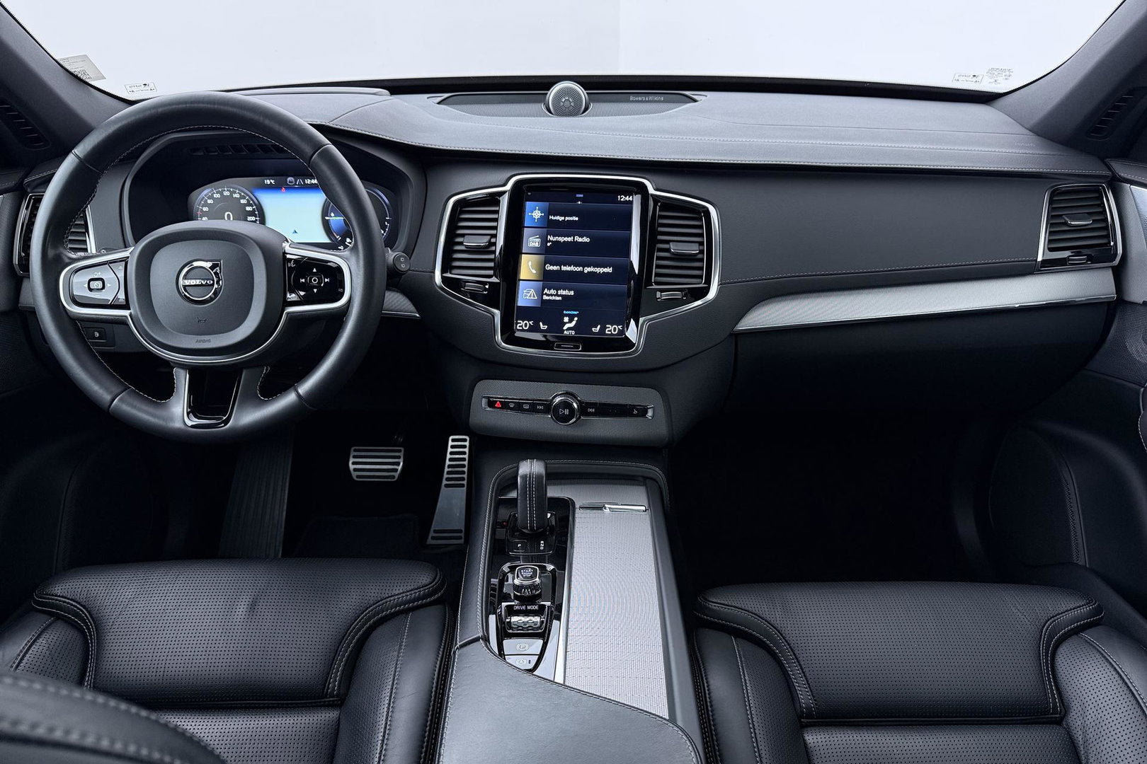 Volvo XC90 T8 Recharge R-Design | Luchtvering | B&W | Panoramadak | Stoelventilatie+Massage | 360° Camera | Head-up | Trekhaak