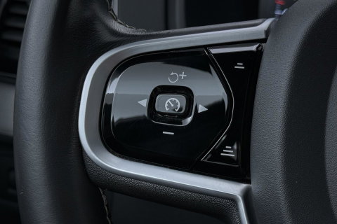 Volvo XC90 T8 Recharge R-Design | Luchtvering | B&W | Panoramadak | Stoelventilatie+Massage | 360° Camera | Head-up | Trekhaak