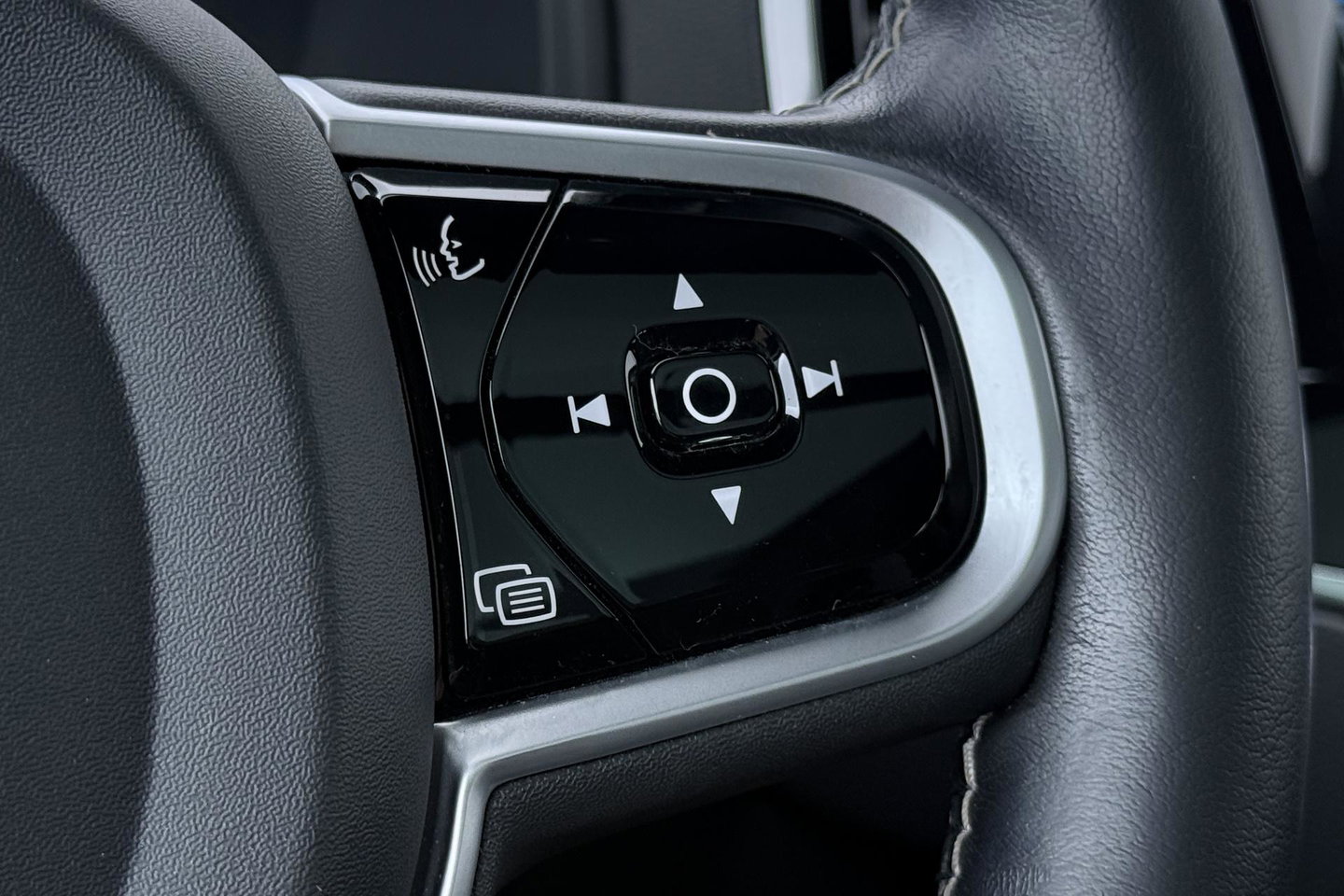 Volvo XC90 T8 Recharge R-Design | Luchtvering | B&W | Panoramadak | Stoelventilatie+Massage | 360° Camera | Head-up | Trekhaak